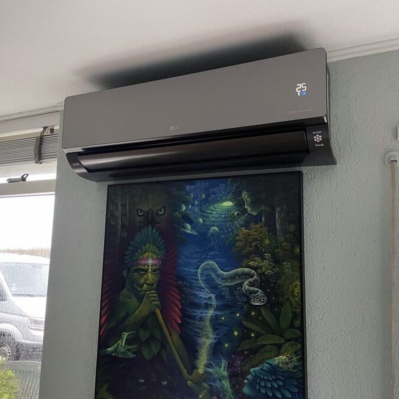 LG Artcool binnenunit in een woonkamer in Breda